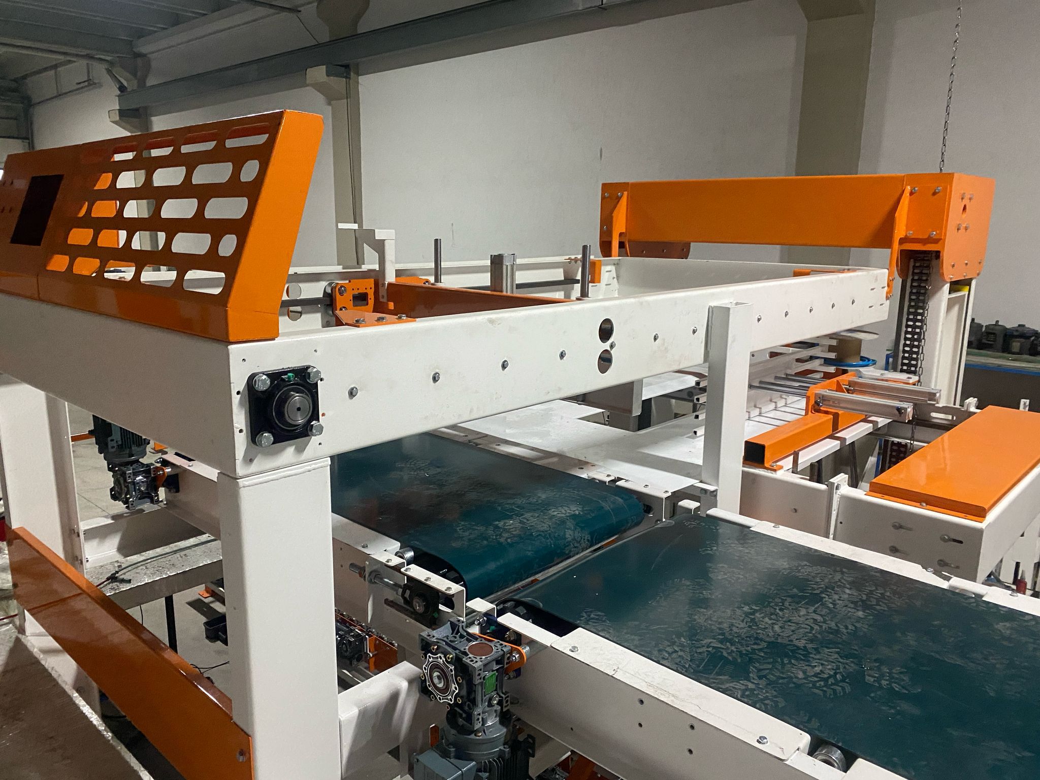 OTOMATİK ASANSÖRLÜ PALETLEME MAKİNASI ( PALETAİZER )